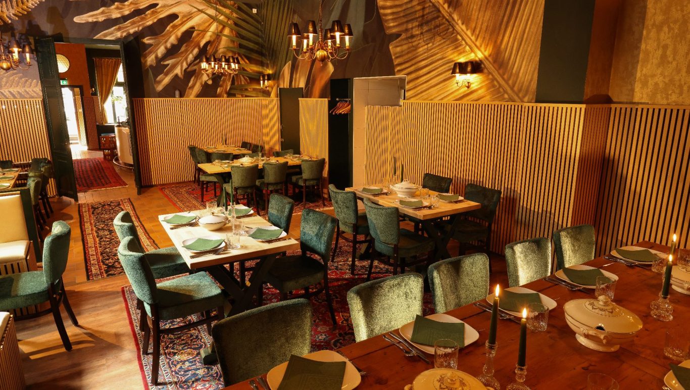 Restaurant Innenbereich eines gemütlich eingerichteten Restaurants